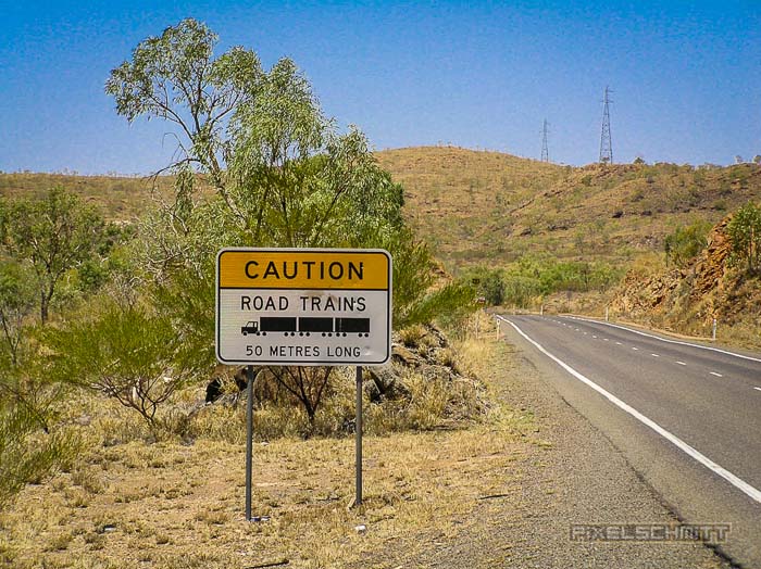Autofahren in Australien: Warnung vor langen Roadtrains