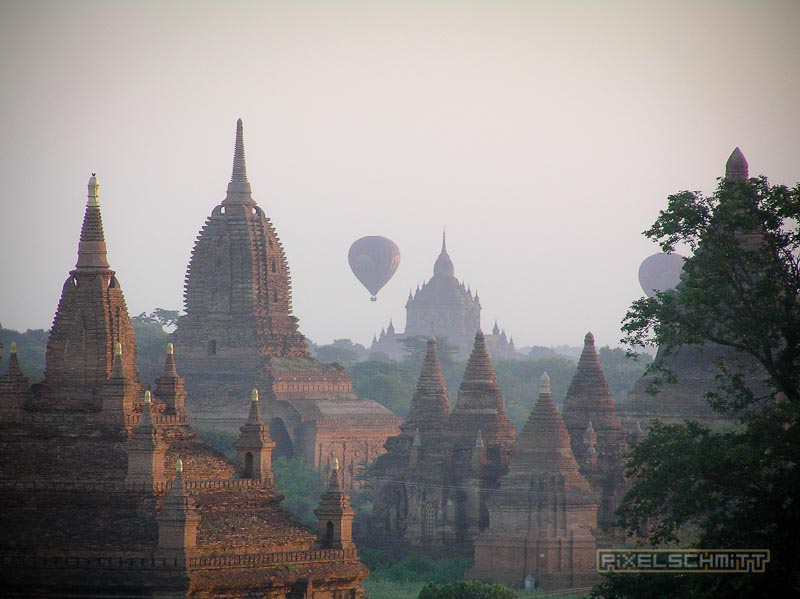 Sonnenaufgang über Bagan