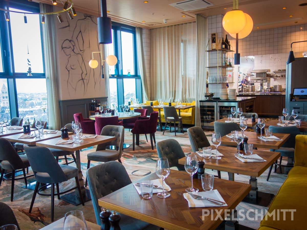 restaurant mit ausblick hotel in duesseldorf