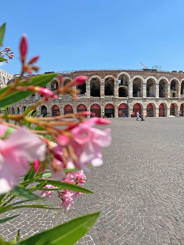 Die Arena in Verona von aussen (2021)