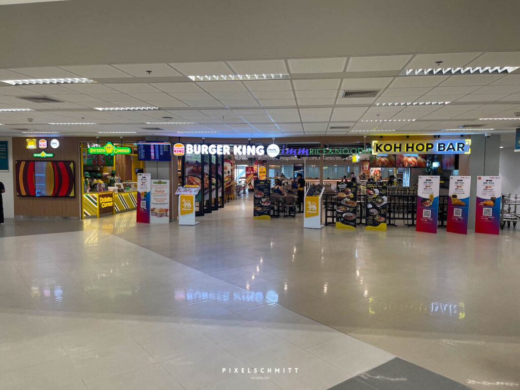 Flughafen Krabi - Essen vor der Sicherheitskontrolle